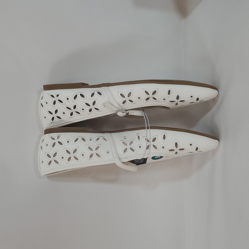 Wild Fable™ Women's Elsa Eyelet Mary Jane Ballet Flats ~ White - Picture 7 of 12